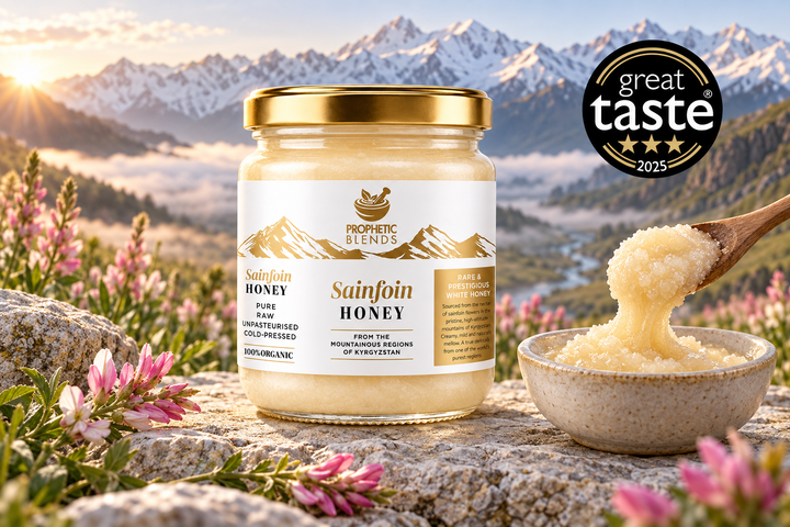 Naturally crystallised raw white Sainfoin honey texture